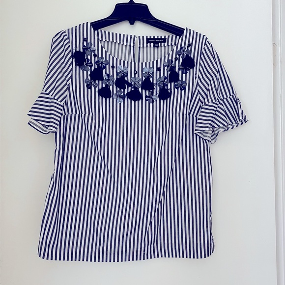 Banana republic stripe blue and white embroidered embellished top size medium - Picture 1 of 4